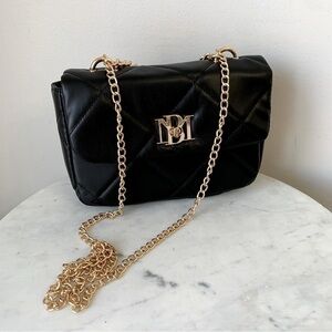 Badgley Mischka Black Small Chain
Crossbody Bag with Big Diamond
Quilting NWT